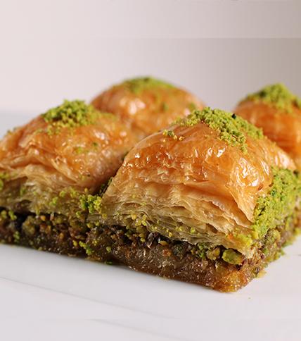 Güllüoğlu Fıstıklı Baklava - Baklava With Pistachios