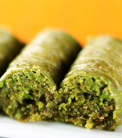 Güllüoğlu Fıstıklı Dürüm (Sarma)- 400g, Baklava Rolled With Pistachio - 400g